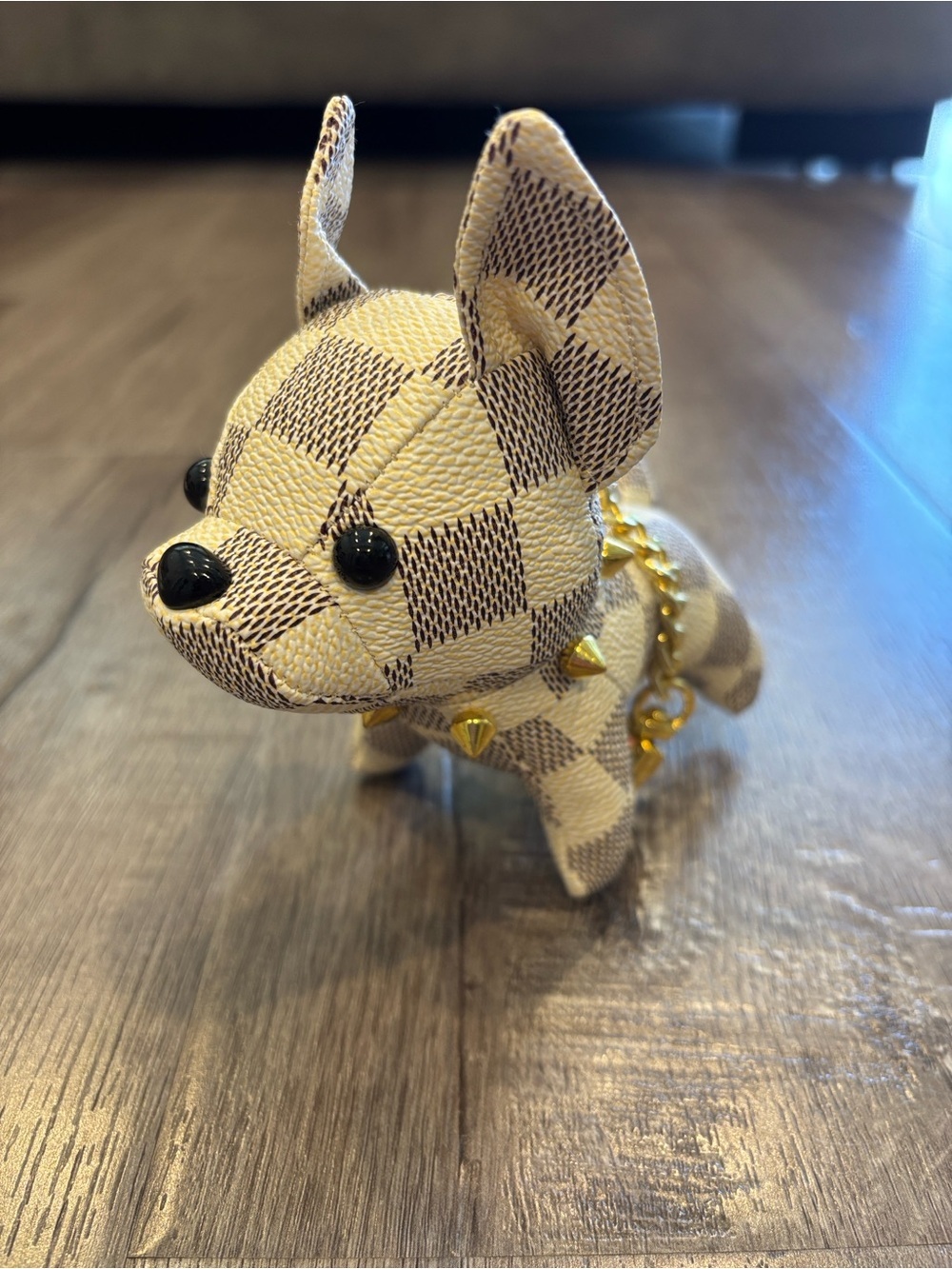 French Bulldog Checkered Bag Charm Keychain White Cream Gold Stud Collar NWT - Picture 4 of 6